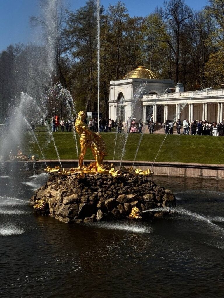 Праздник закрытия фонтанов в Петергофе + Великий Новгород